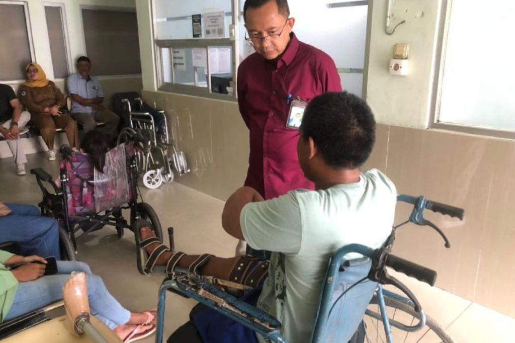 BPJAMSOSTEK di Jambi dampingi pasien kecelakaan kerja dapatkan kaki palsu